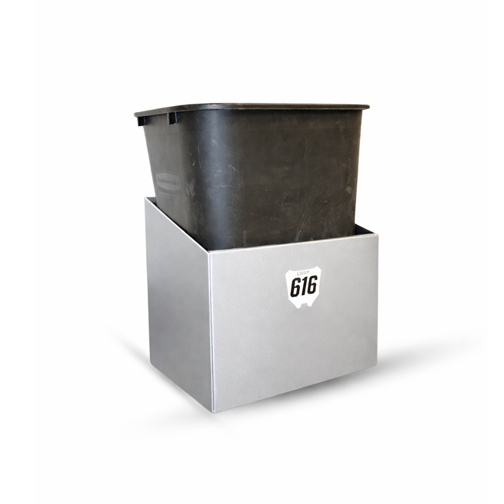GARBAGE CAN HOLDER